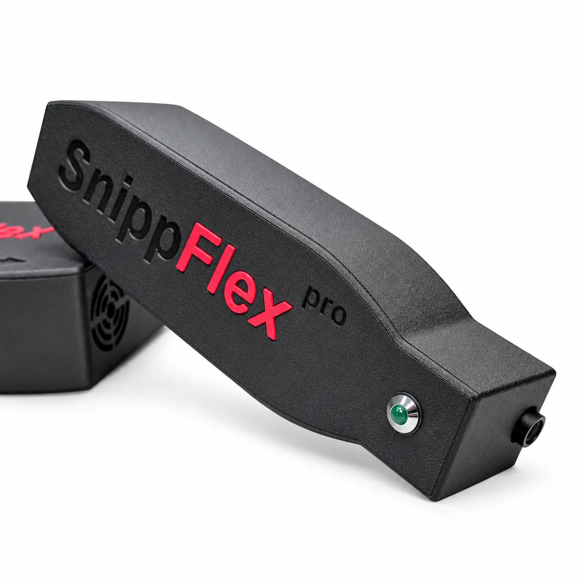 Das längere SnippFLEX Pro Modul diagonal, mit grüner Anzeige und Anschlussbuchse an der Stirnseite